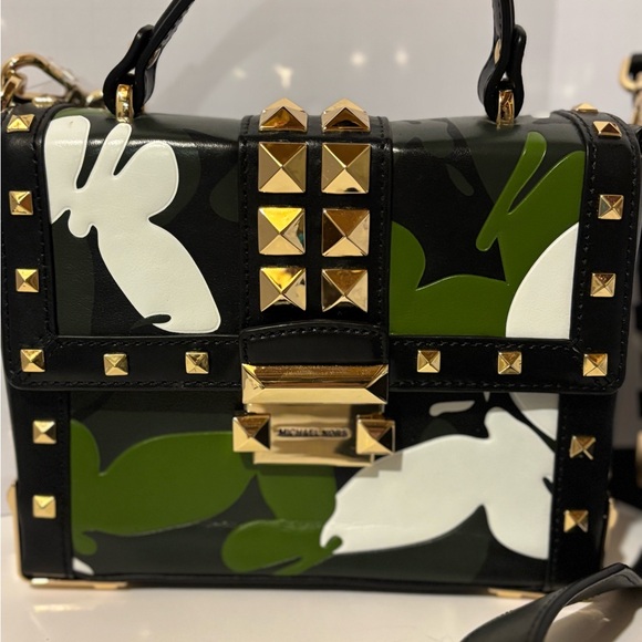 LN-Michael Kors Jayne Small Camo trunk bag with matching wallet and card holder - Picture 3 of 16